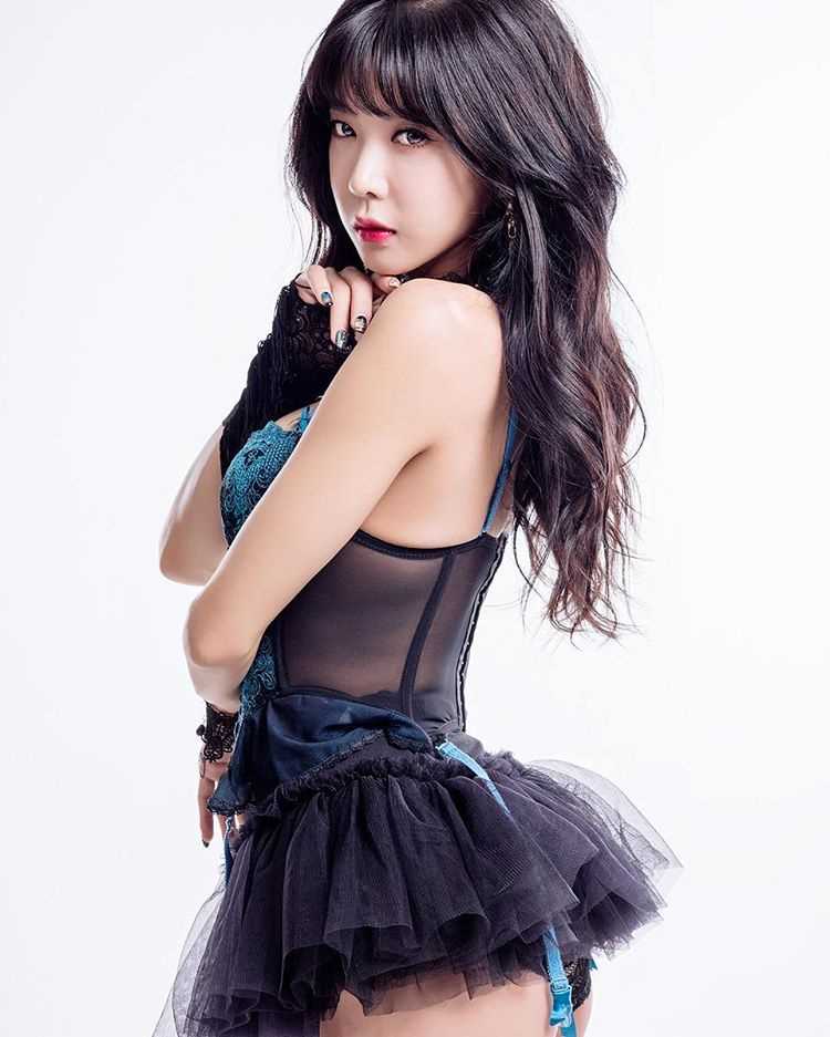 特别专辑韩国美女车模许允美高清美图照图片