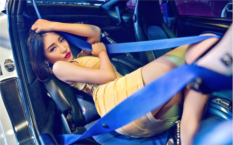 优质长腿翘臀美女车模高清养眼图片相册