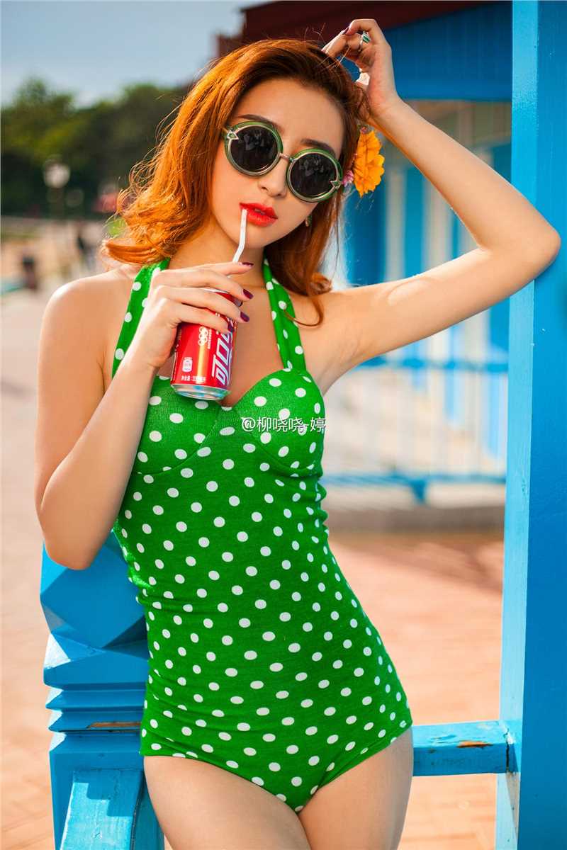 高清长腿美女车模柳小婷微博私拍图集图集