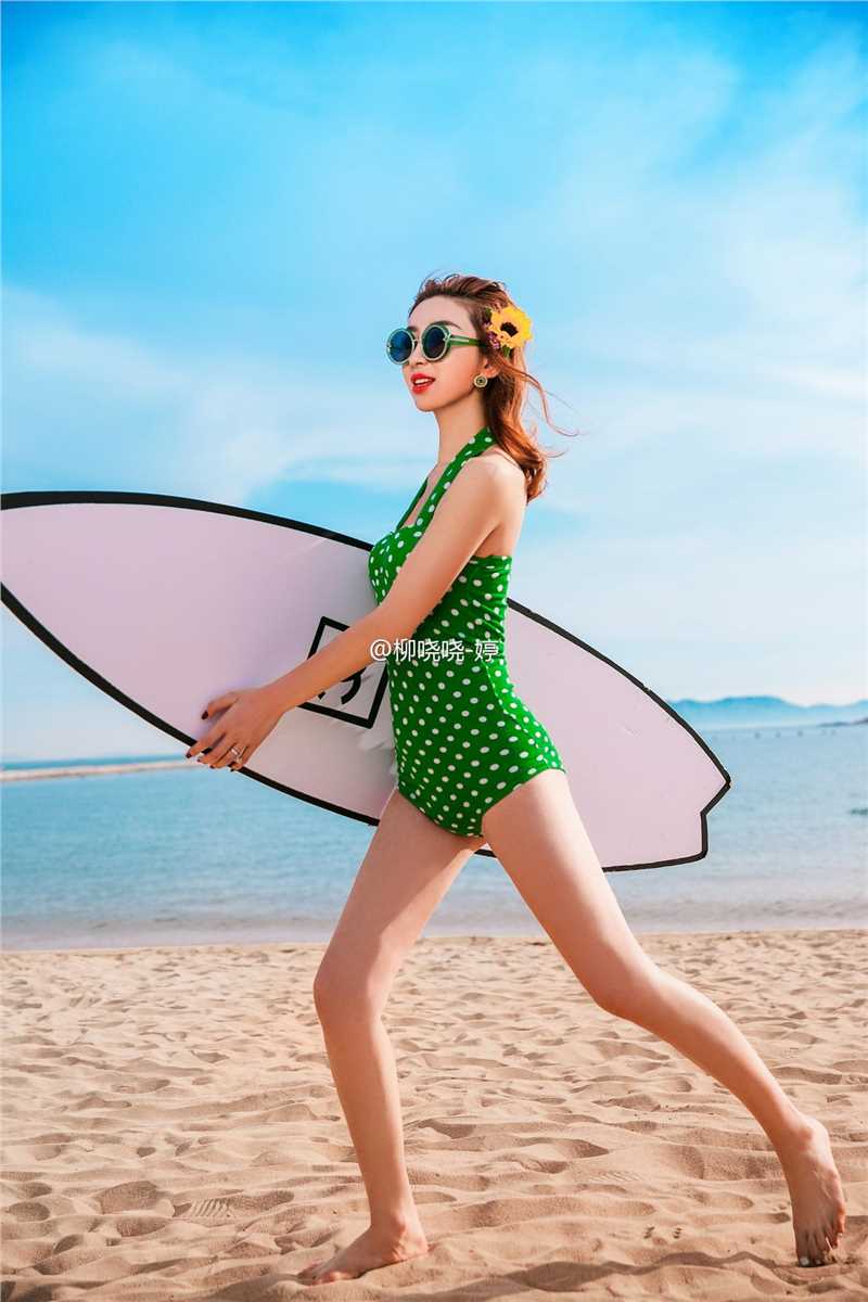 高清长腿美女车模柳小婷微博私拍图集图集