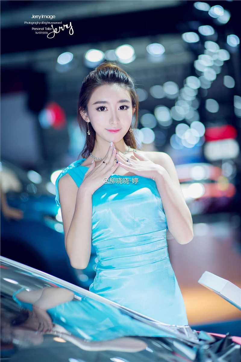 高清长腿美女车模柳小婷微博私拍图集图集