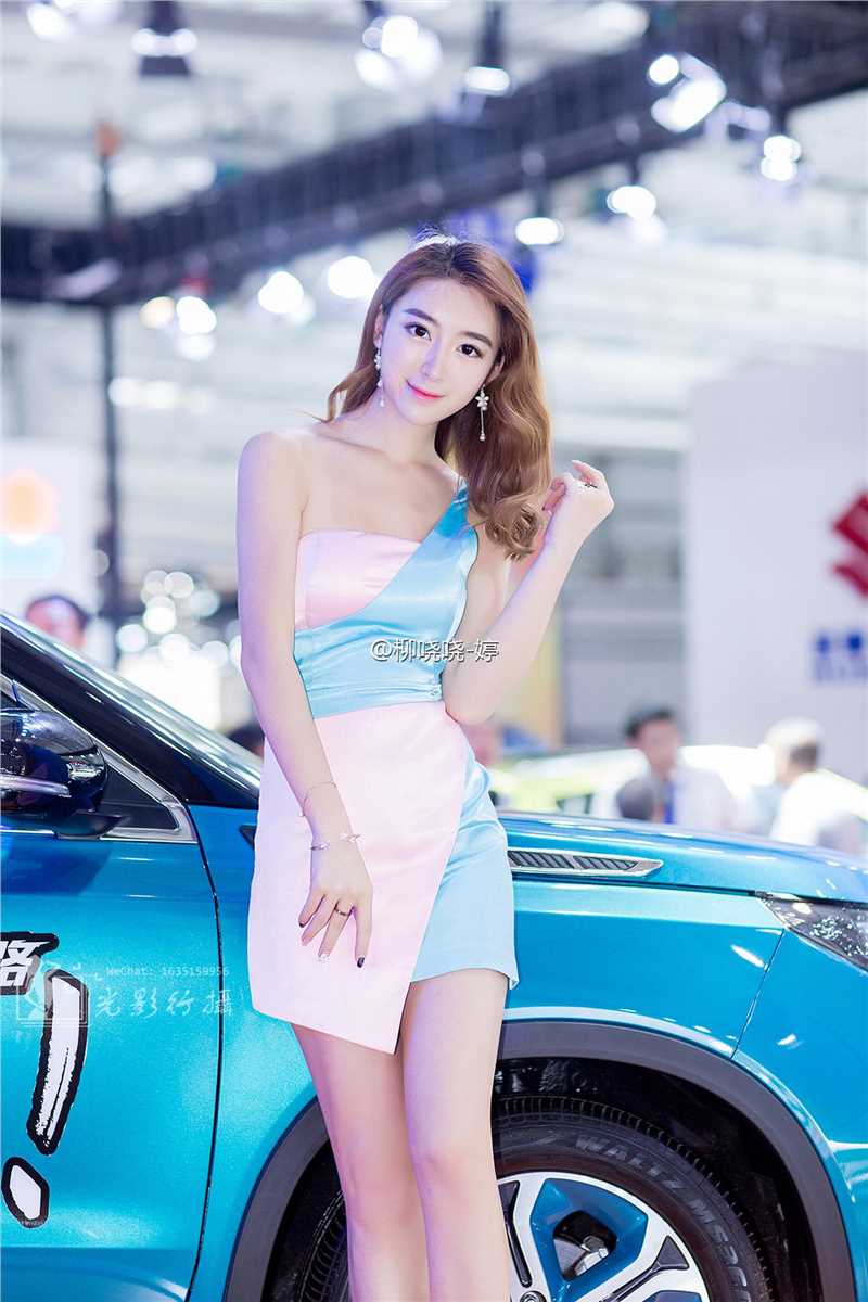 高清长腿美女车模柳小婷微博私拍图集图集