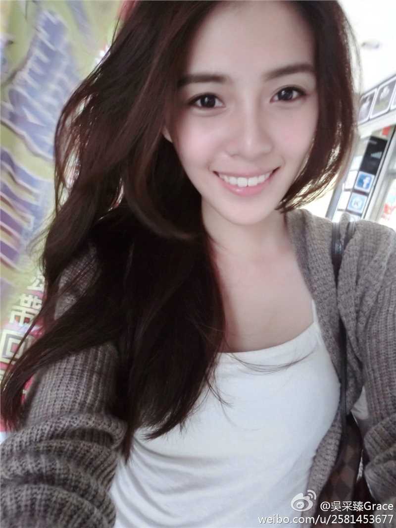 最新台湾著名车模吴采臻Grace微博图片合辑壁纸