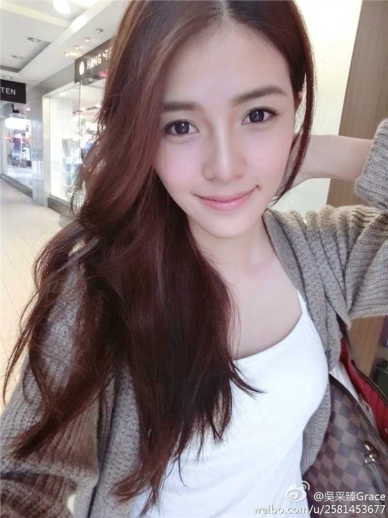 最新台湾著名车模吴采臻Grace微博图片合辑壁纸