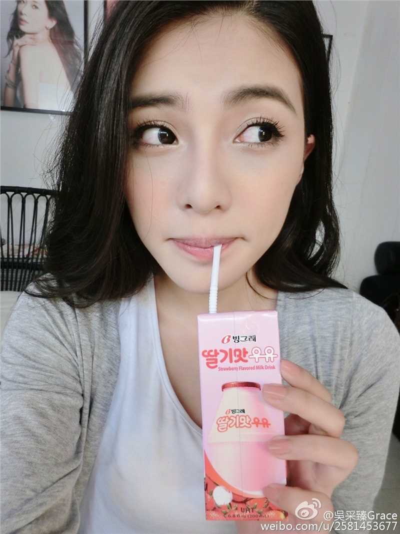 最新台湾著名车模吴采臻Grace微博图片合辑壁纸