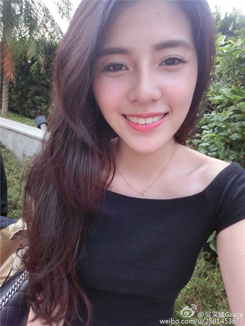 最新台湾著名车模吴采臻Grace微博图片合辑壁纸