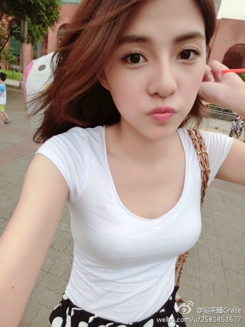 最新台湾著名车模吴采臻Grace微博图片合辑壁纸