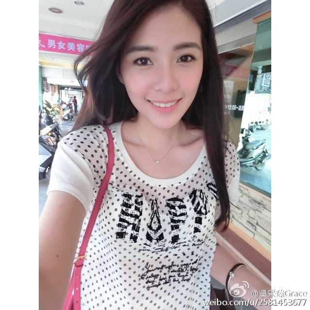 最新台湾著名车模吴采臻Grace微博图片合辑壁纸