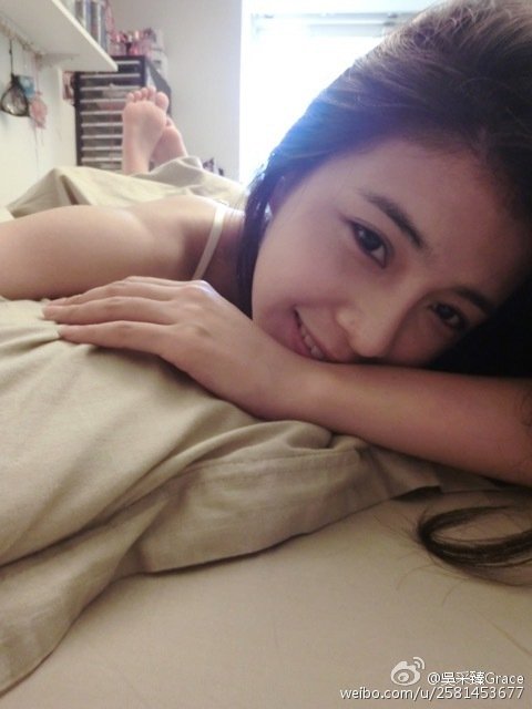 最新台湾著名车模吴采臻Grace微博图片合辑壁纸