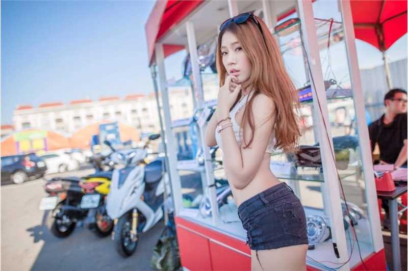 台湾美女车模凯萨琳Katherine私拍图片