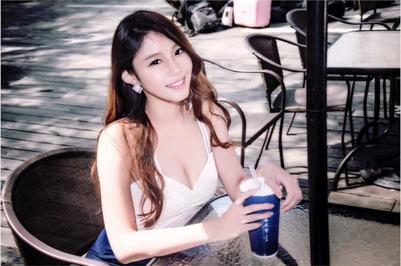 台湾美女车模凯萨琳Katherine私拍图片