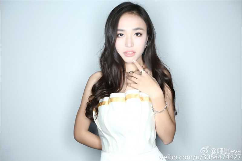 高清美女车模特呼崽Eva外拍图片图集