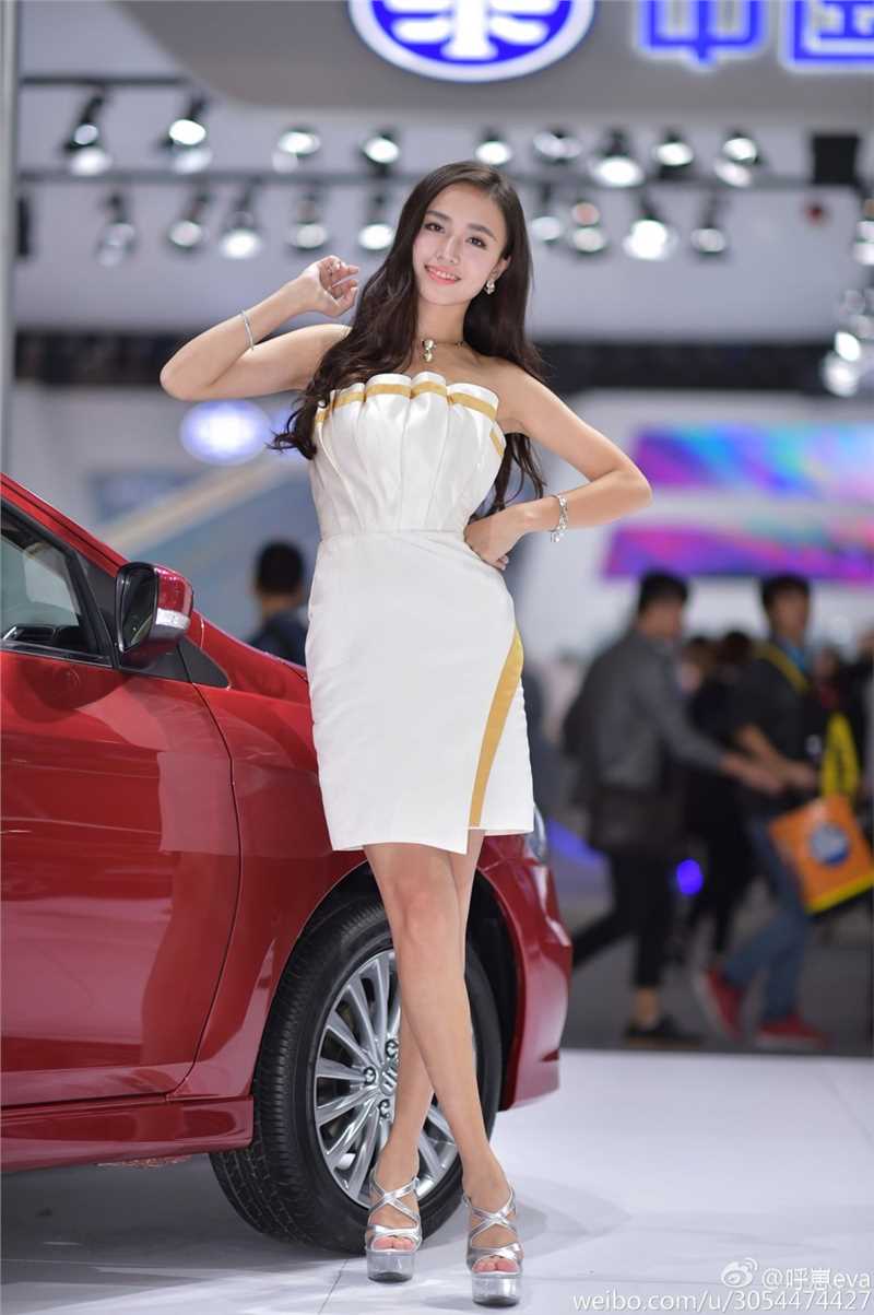 高清美女车模特呼崽Eva外拍图片图集