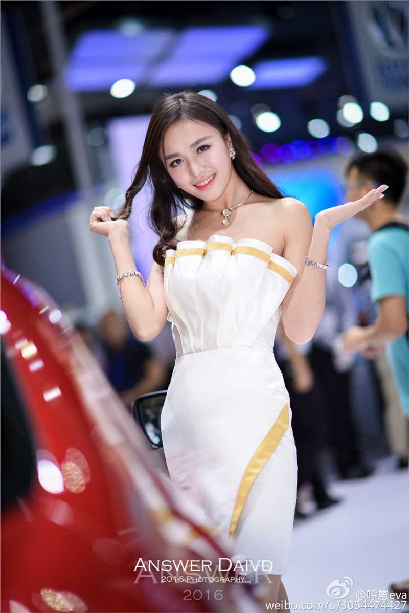 高清美女车模特呼崽Eva外拍图片图集
