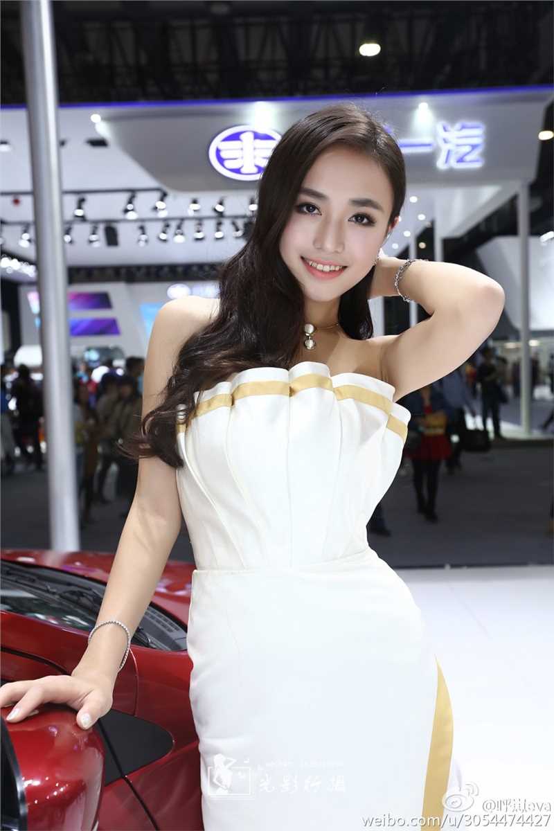 高清美女车模特呼崽Eva外拍图片图集