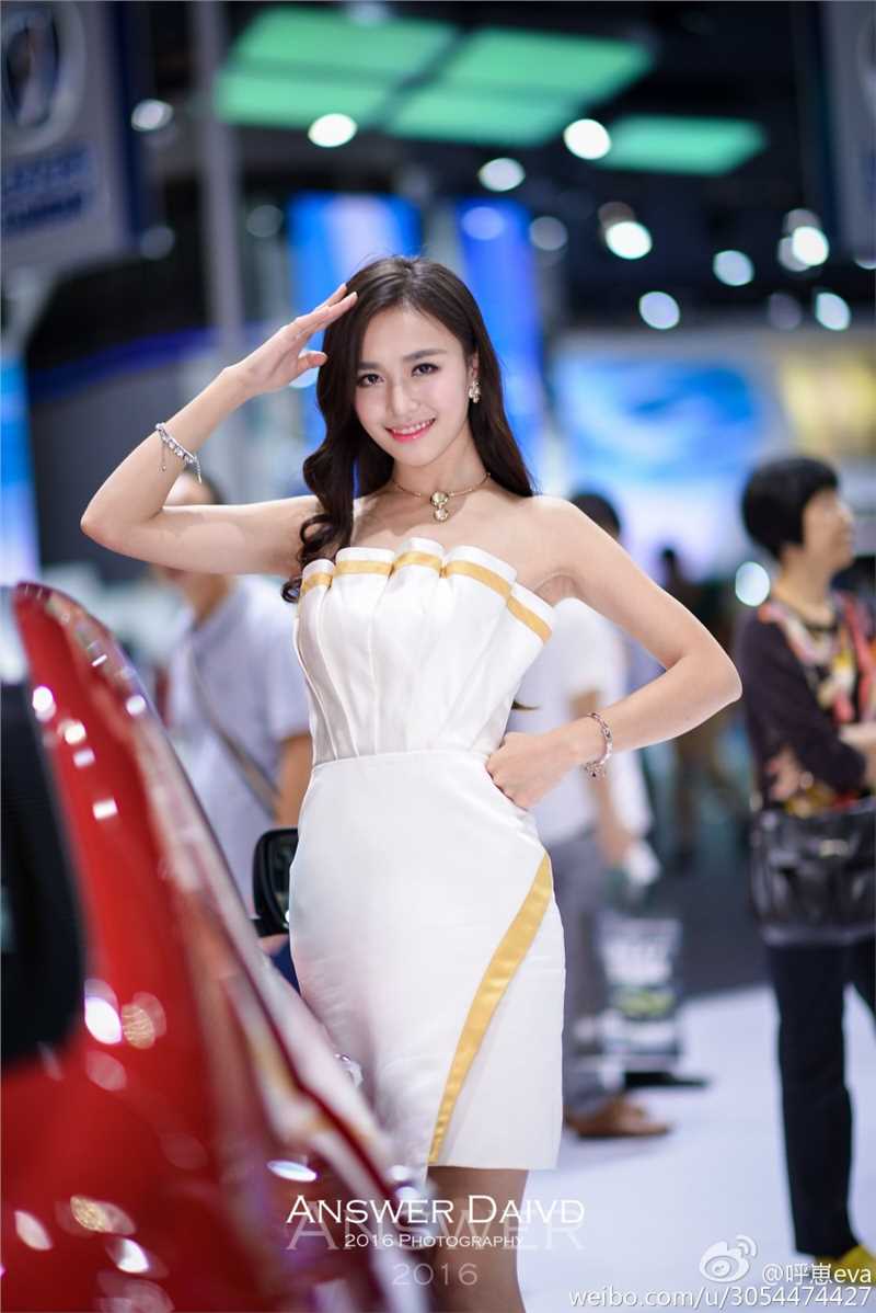 高清美女车模特呼崽Eva外拍图片图集