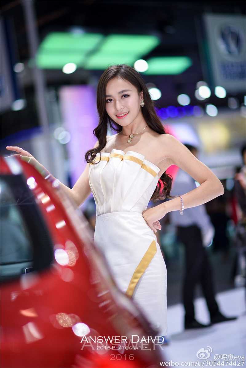 高清美女车模特呼崽Eva外拍图片图集