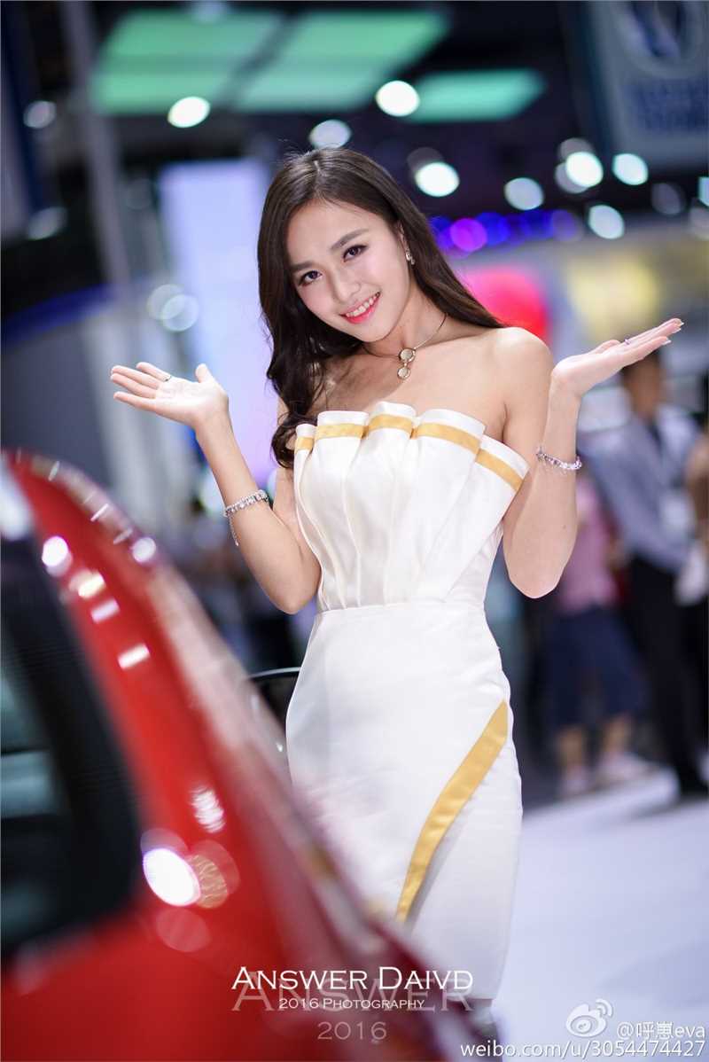 高清美女车模特呼崽Eva外拍图片图集