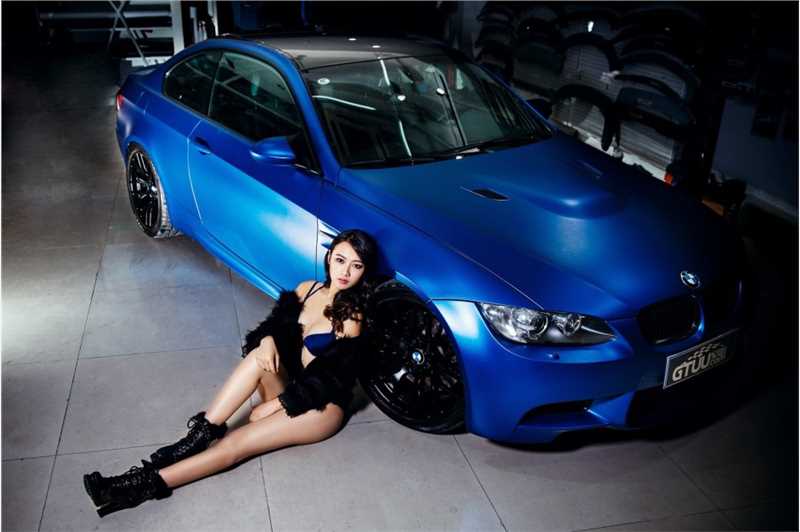 高清美女车模特杨莹性感内衣私拍图集