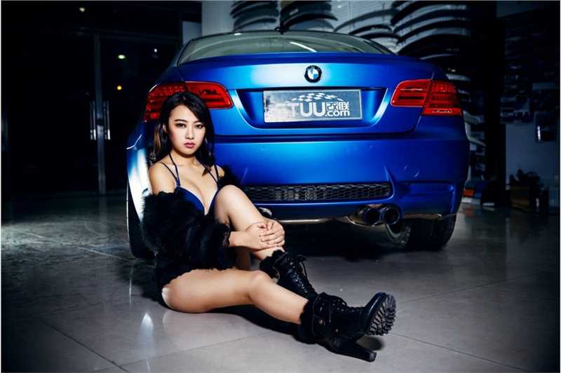 高清美女车模特杨莹性感内衣私拍图集