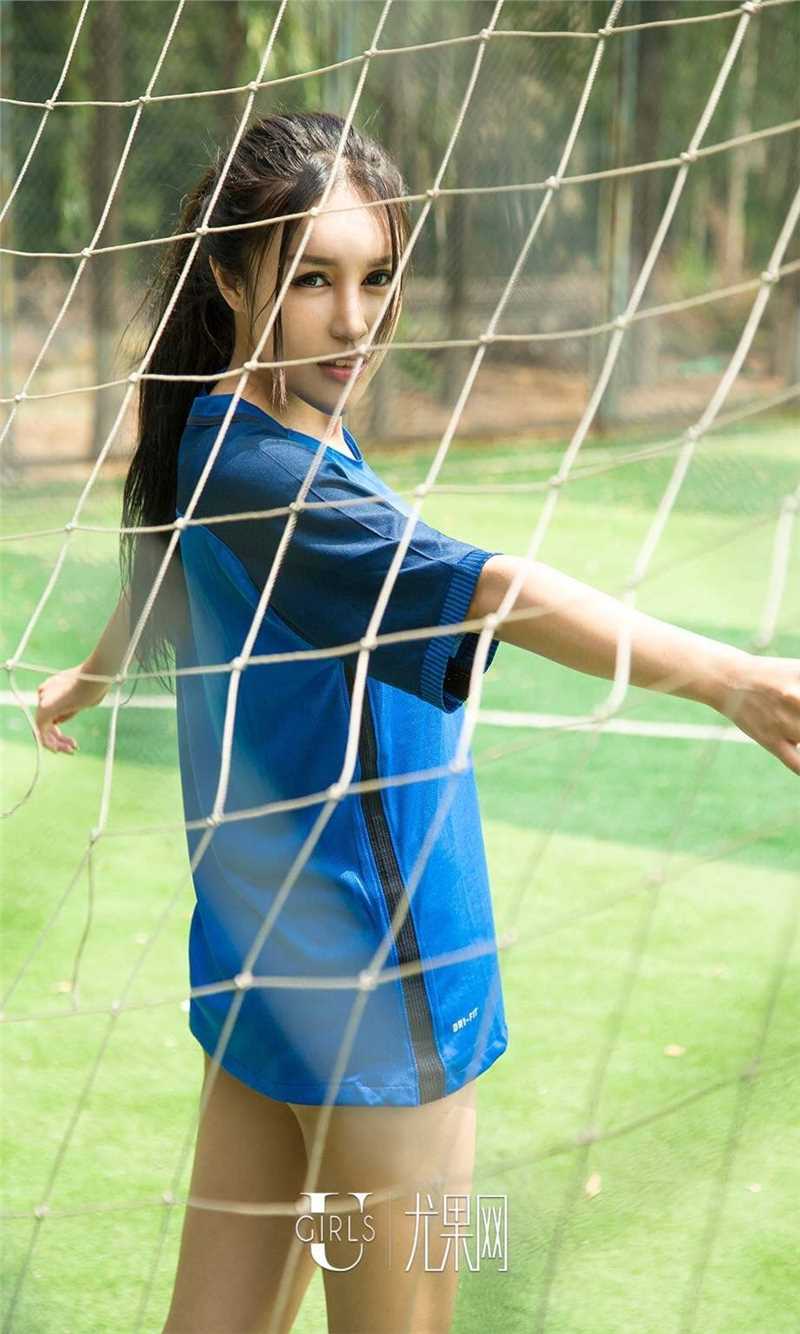 高清尤果网著名车模李娅萦外拍图片图集