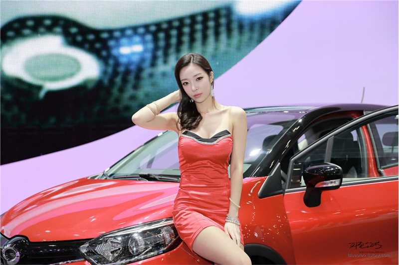 精选韩国靓丽车模性感红裙车展图册