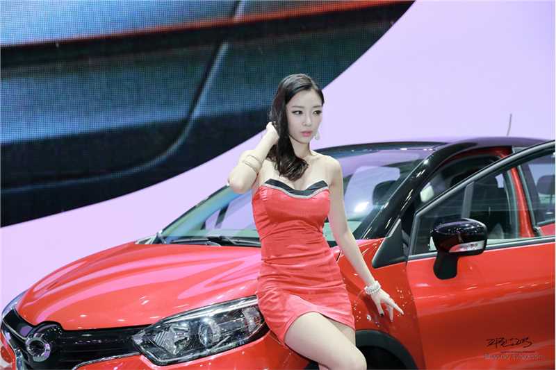 精选韩国靓丽车模性感红裙车展图册