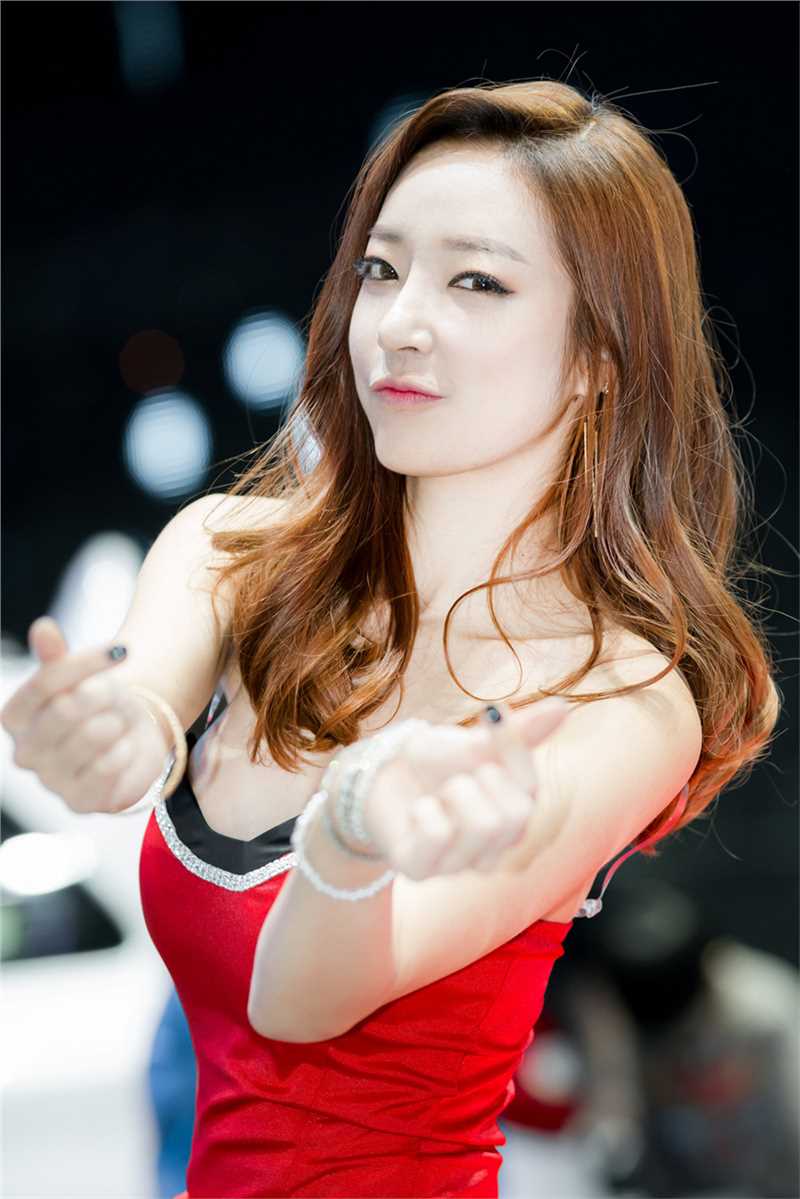 精选韩国靓丽车模性感红裙车展图册