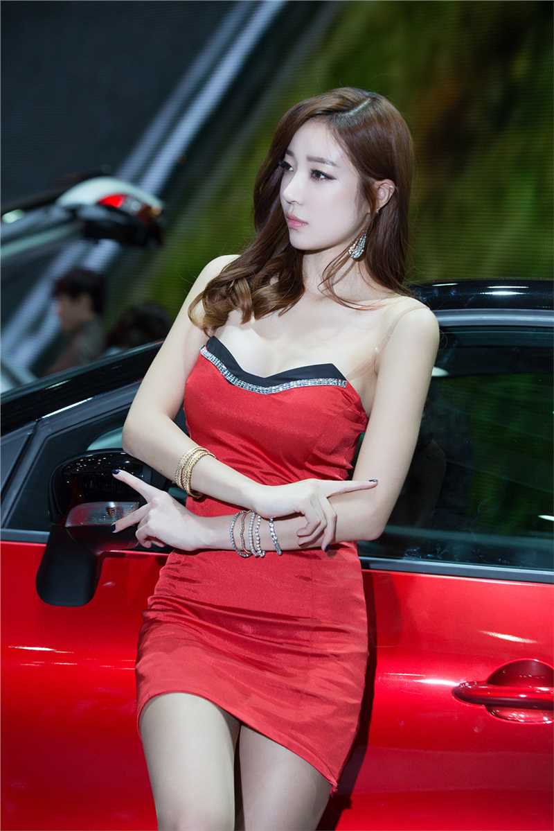 精选韩国靓丽车模性感红裙车展图册
