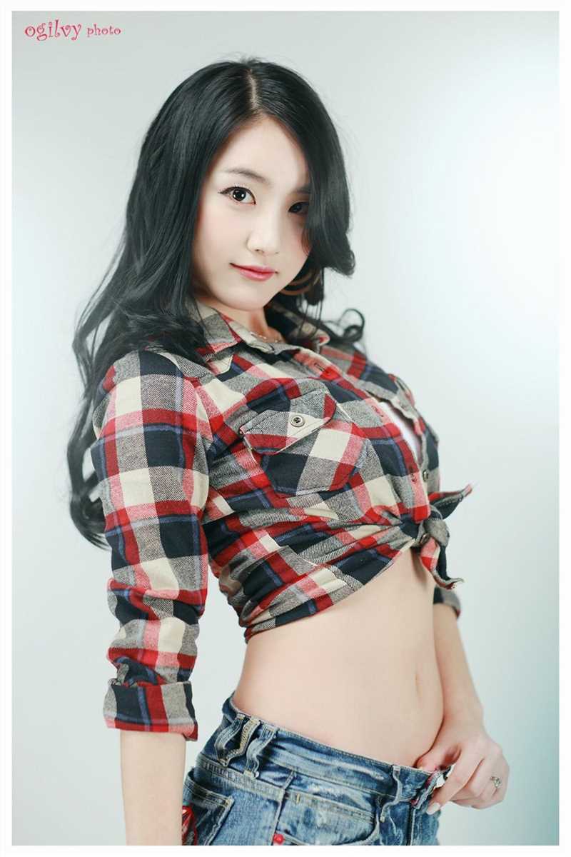 高清韩国赛车模特崔之香室内时尚大片图集