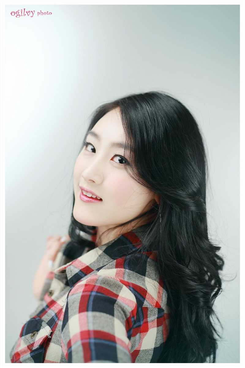 高清韩国赛车模特崔之香室内时尚大片图集