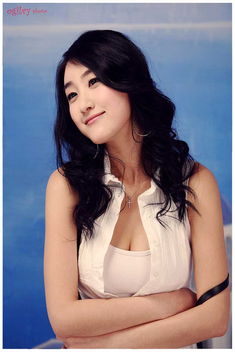 高清韩国赛车模特崔之香室内时尚大片图集