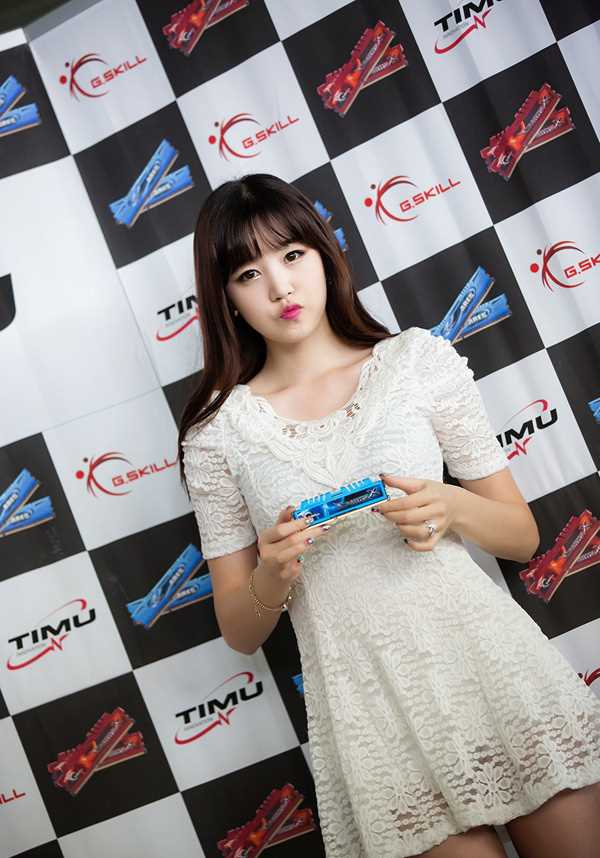 优质韩国美女车模洪智妍身材凹凸有致相册