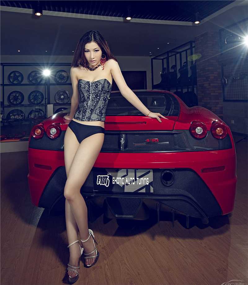 精选性感大胸车模妩媚撩人图册