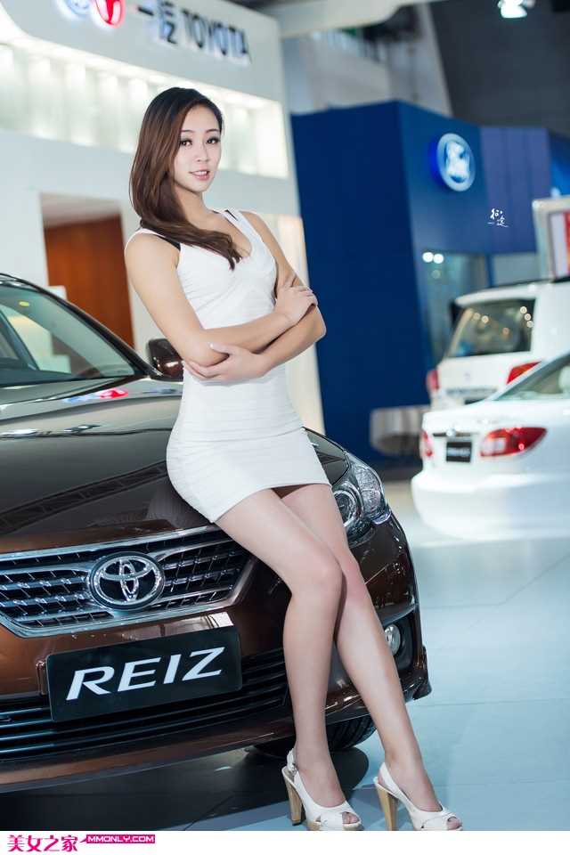 精选性感车模室内迷人图册
