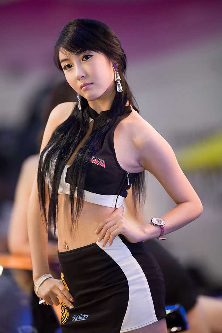 精选韩国可爱车模高清迷人图册