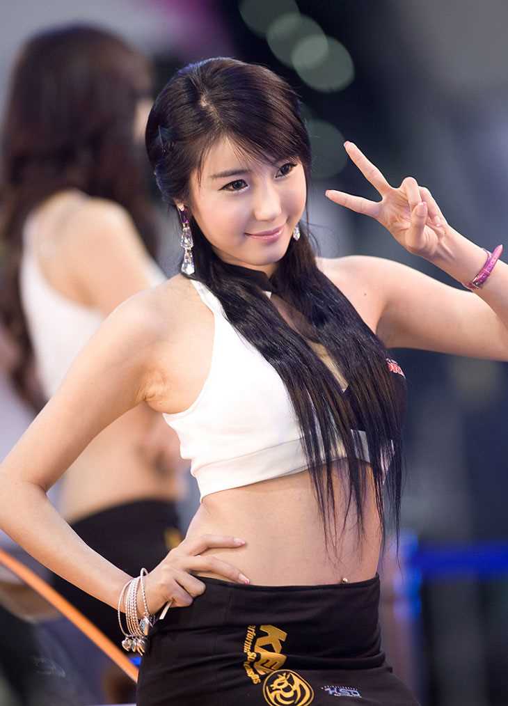 精选韩国可爱车模高清迷人图册