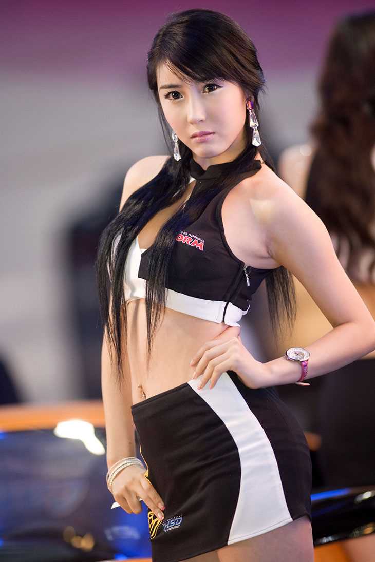 精选韩国可爱车模高清迷人图册