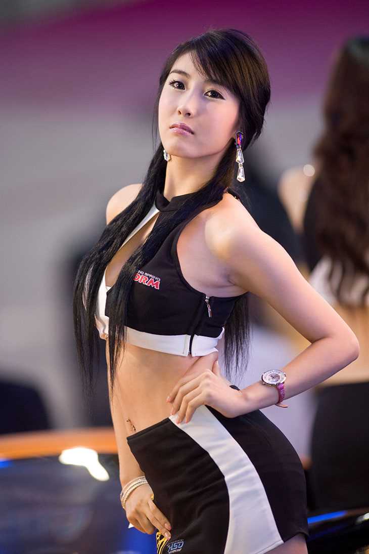 精选韩国可爱车模高清迷人图册