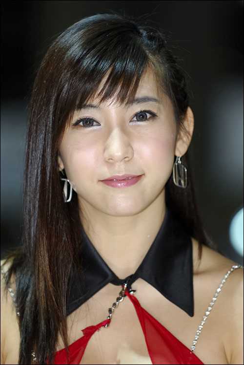 高清韩国车模酥胸性感图册