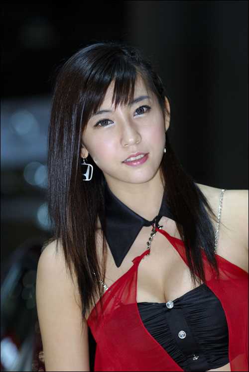 高清韩国车模酥胸性感图册