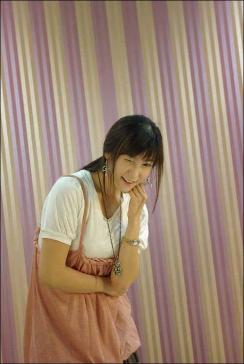 高清韩国车模酥胸性感图册