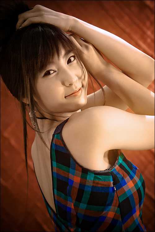 高清韩国车模酥胸性感图册