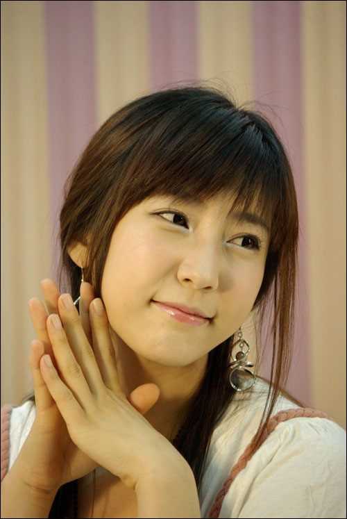 高清韩国车模酥胸性感图册