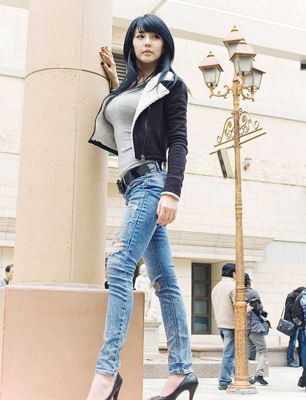 优质韩国车模私房秀美胸诱人写真相册