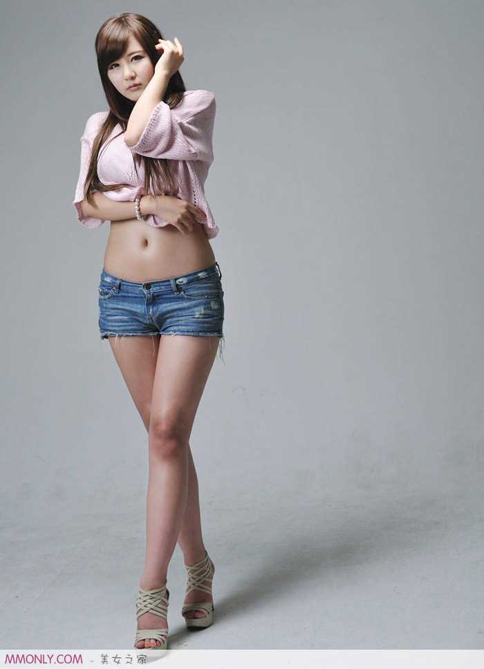 最新韩国车模尹惠熙车展迷人壁纸