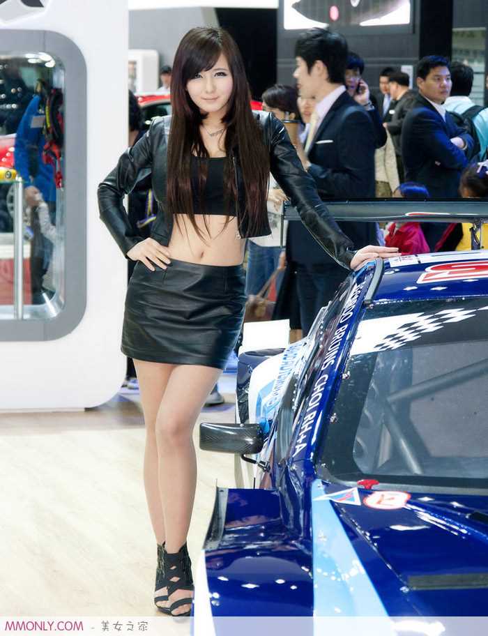 最新韩国车模尹惠熙车展迷人壁纸