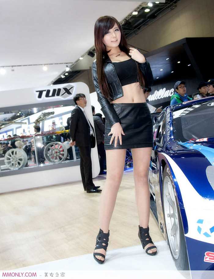 最新韩国车模尹惠熙车展迷人壁纸