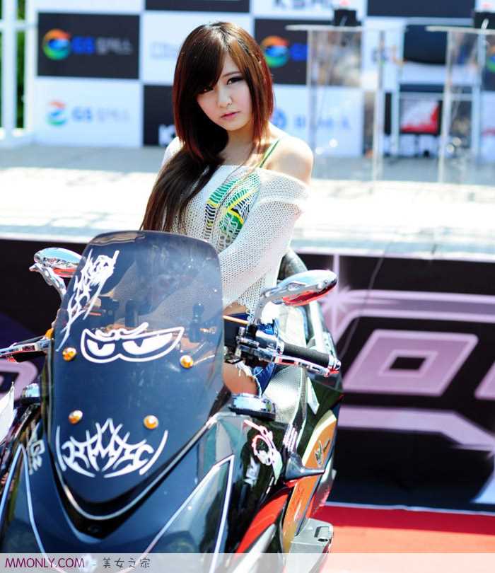 最新韩国车模尹惠熙车展迷人壁纸