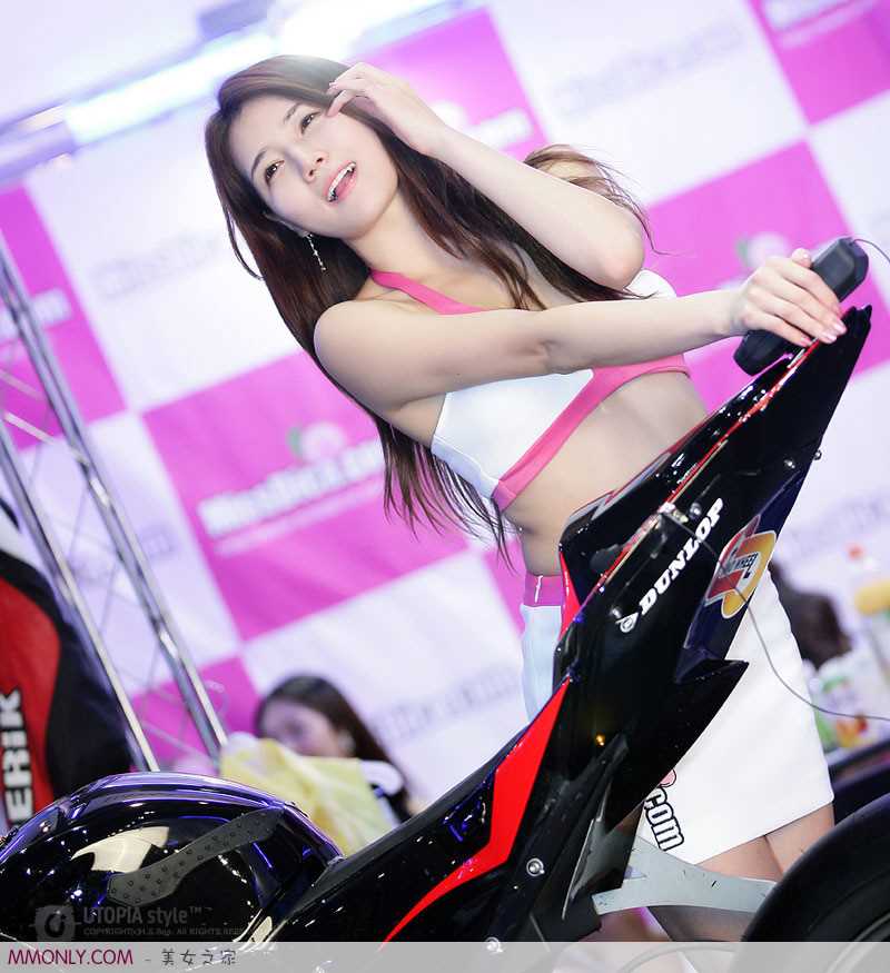 高清韩国车模韩佳恩性感美胸诱人图集